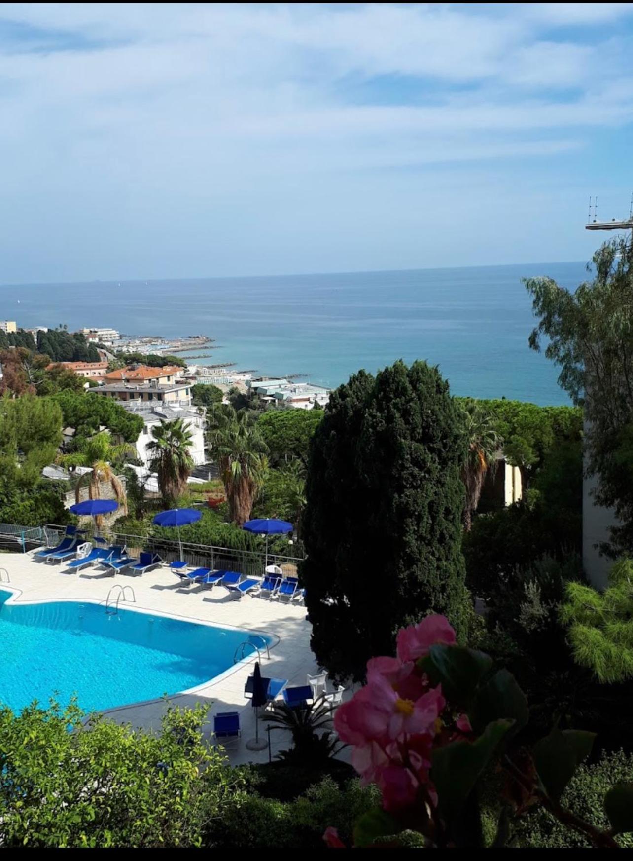 Mamariviera Home Holidays Sanremo - Casa Vista Mare Con Piscina Экстерьер фото