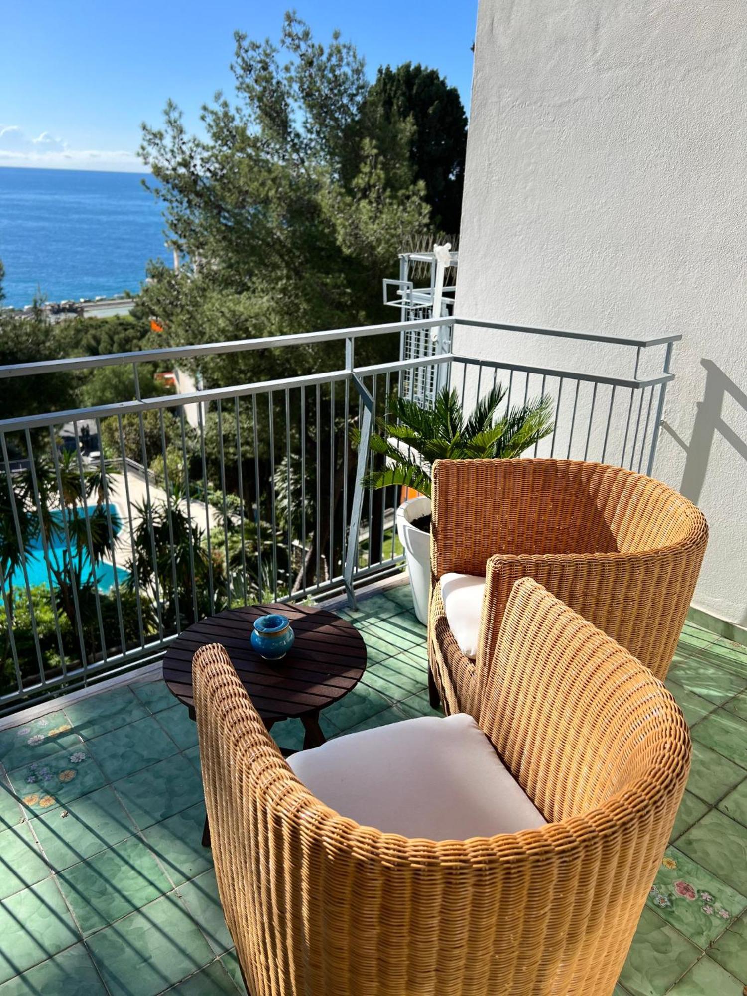 Mamariviera Home Holidays Sanremo - Casa Vista Mare Con Piscina Экстерьер фото